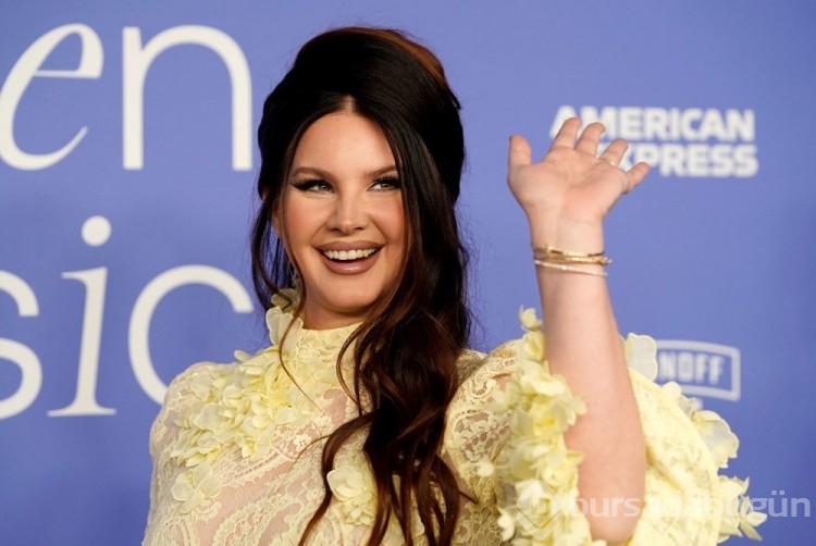 Ünlü şarkıcı Lana Del Rey müzisyen Evan Winiker ile nişanlandı