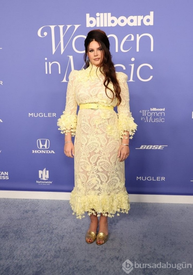 Ünlü şarkıcı Lana Del Rey müzisyen Evan Winiker ile nişanlandı