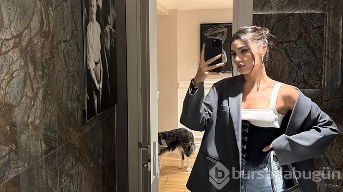 Güzel oyuncu Hande Erçel mini etekli pozlarını paylaştı
