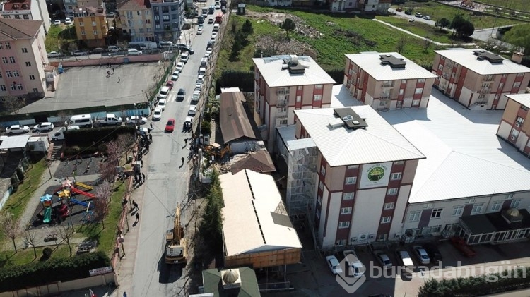 Hiranur Vakfı binasında kaçak olan bölümlerde yıkım yapıldı
