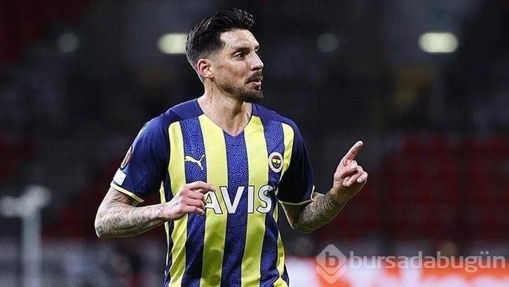 Futbolcu Jose Sosa iki çocuğunun annesiyle dudak dudağa yakalandı