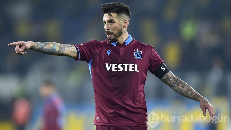 Futbolcu Jose Sosa iki çocuğunun annesiyle dudak dudağa yakalandı