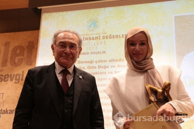 Eski oyuncu Gamze Özçelik örnek kişi ödülüne layık görüldü