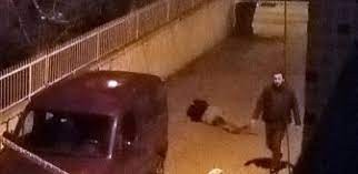 Baba ve oğlunu sokak ortasında öldürdü
