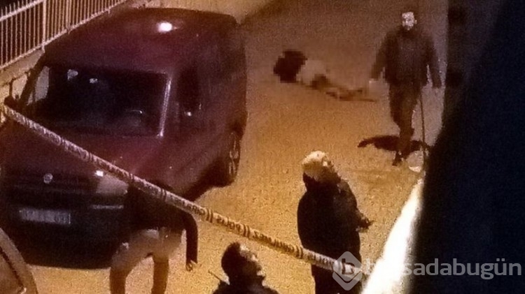 Baba ve oğlunu sokak ortasında öldürdü