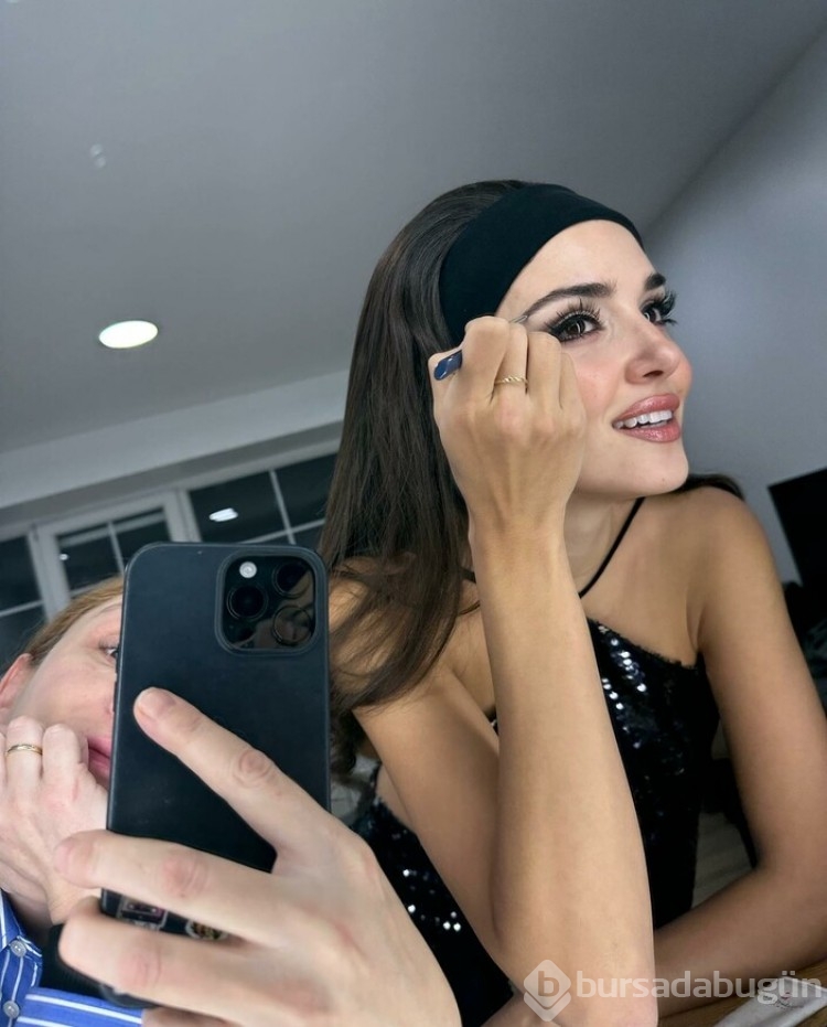  Hande Erçel'in 80'ler tarzına yorum yağdı