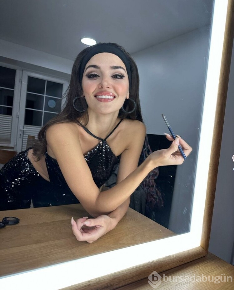  Hande Erçel'in 80'ler tarzına yorum yağdı