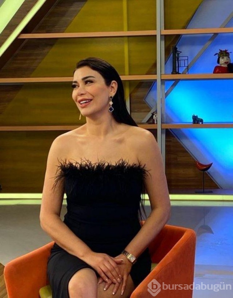 Eski model Ebru Şancı mini elbisesiyle poz verdi! 