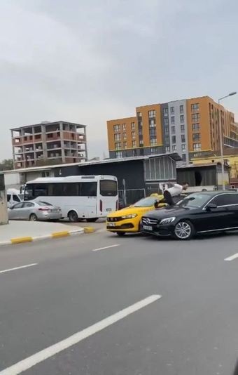 Tartıştığı taksiciyi ezmeye kalktı!