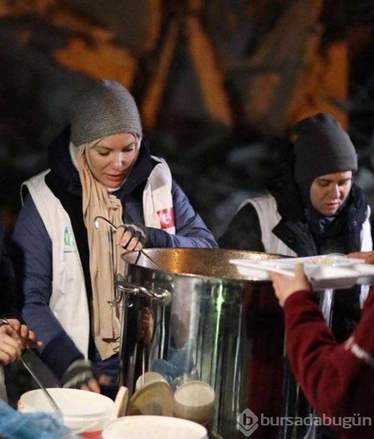 Gamze Özçelik Hatay'da iftar verdi
