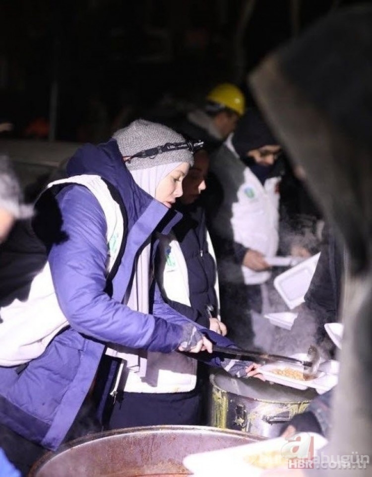 Gamze Özçelik Hatay'da iftar verdi

