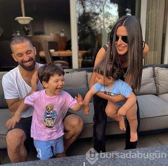 Arda Turan çocukları için kesenin ağzını açtı
