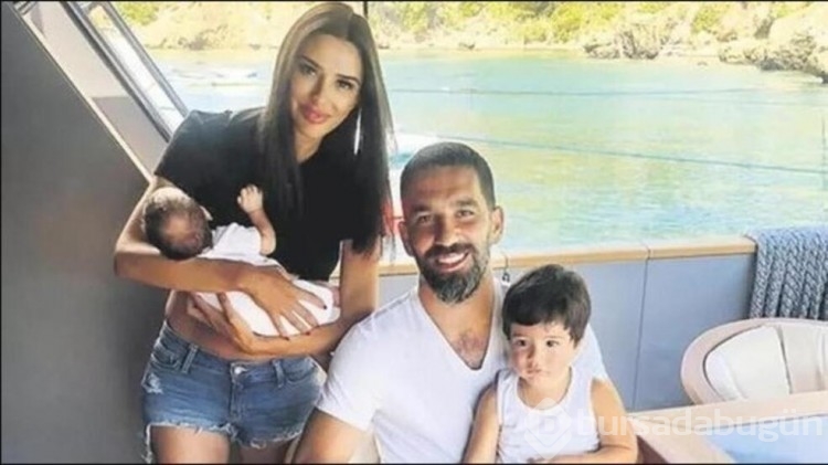 Arda Turan çocukları için kesenin ağzını açtı
