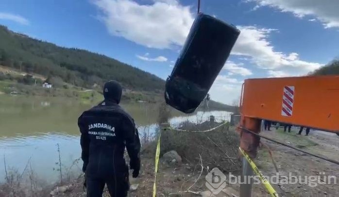 Karı koca çift araçla gölete düştü!
