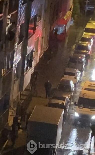 Kaynar su ile yakıp bıçakladı!