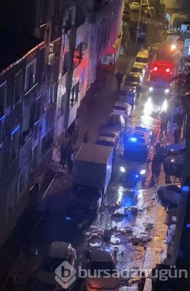 Kaynar su ile yakıp bıçakladı!