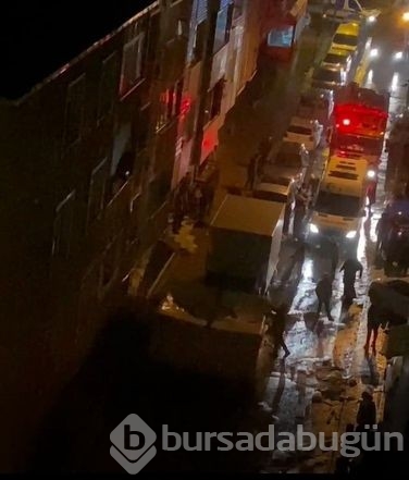 Kaynar su ile yakıp bıçakladı!