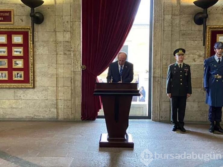 Muharrem İnce Anıtkabir'i ziyaret etti