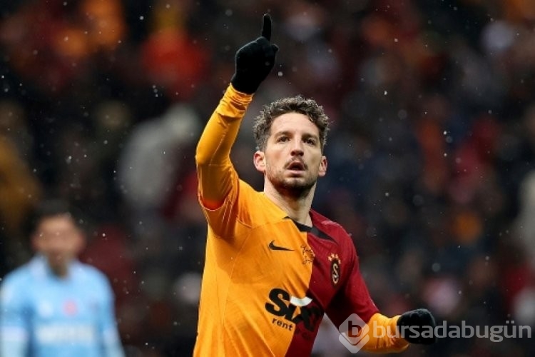 Yıldız futbolcu Mertens'ten Güzel şarkıcı Hadise'ye çağrı!