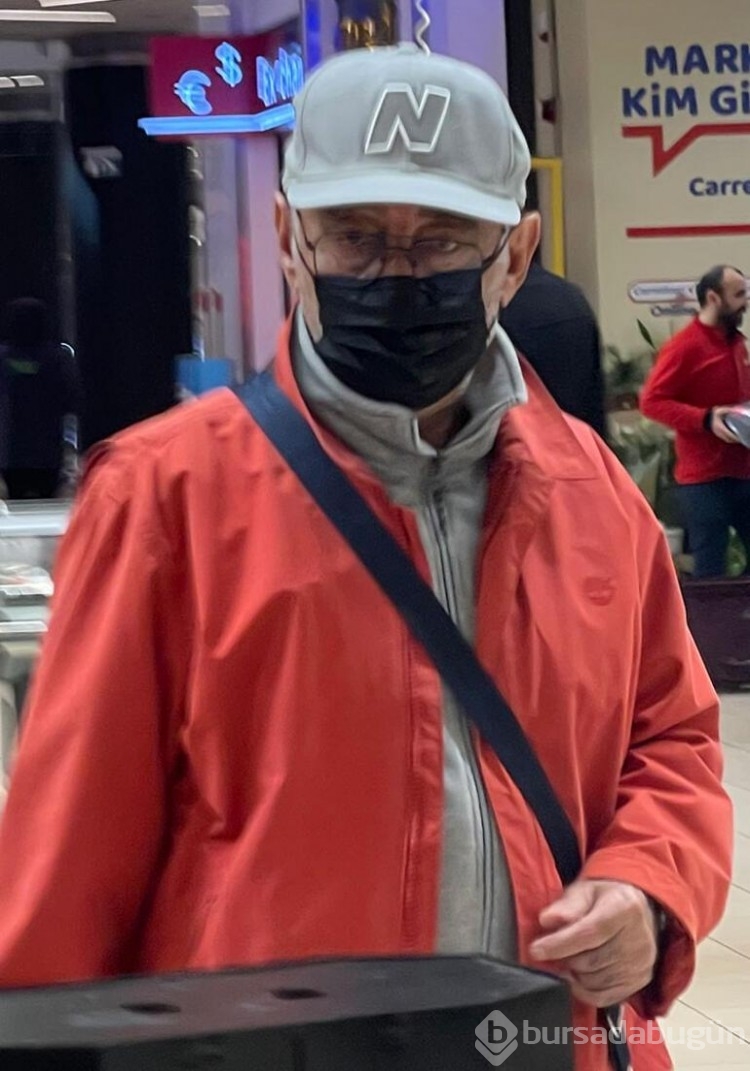 Usta oyuncu Şener Şen alışverişte
