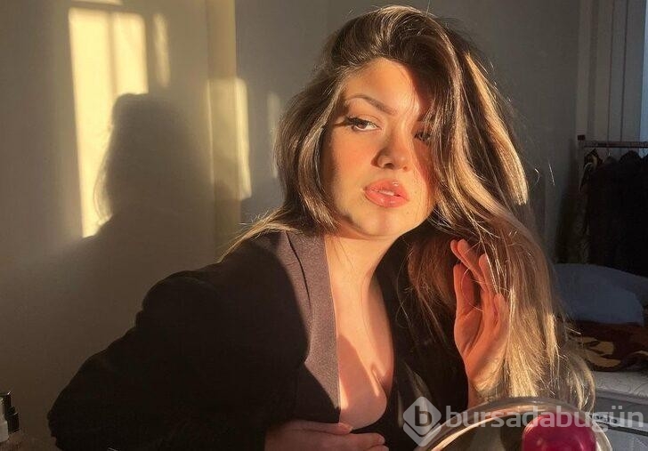 TikTok Fenomeni Simge Barankoğlu'nun dekolteli pozlarına bir bakan bir daha baktı