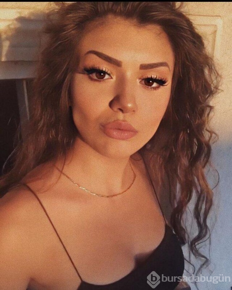 TikTok Fenomeni Simge Barankoğlu'nun dekolteli pozlarına bir bakan bir daha baktı