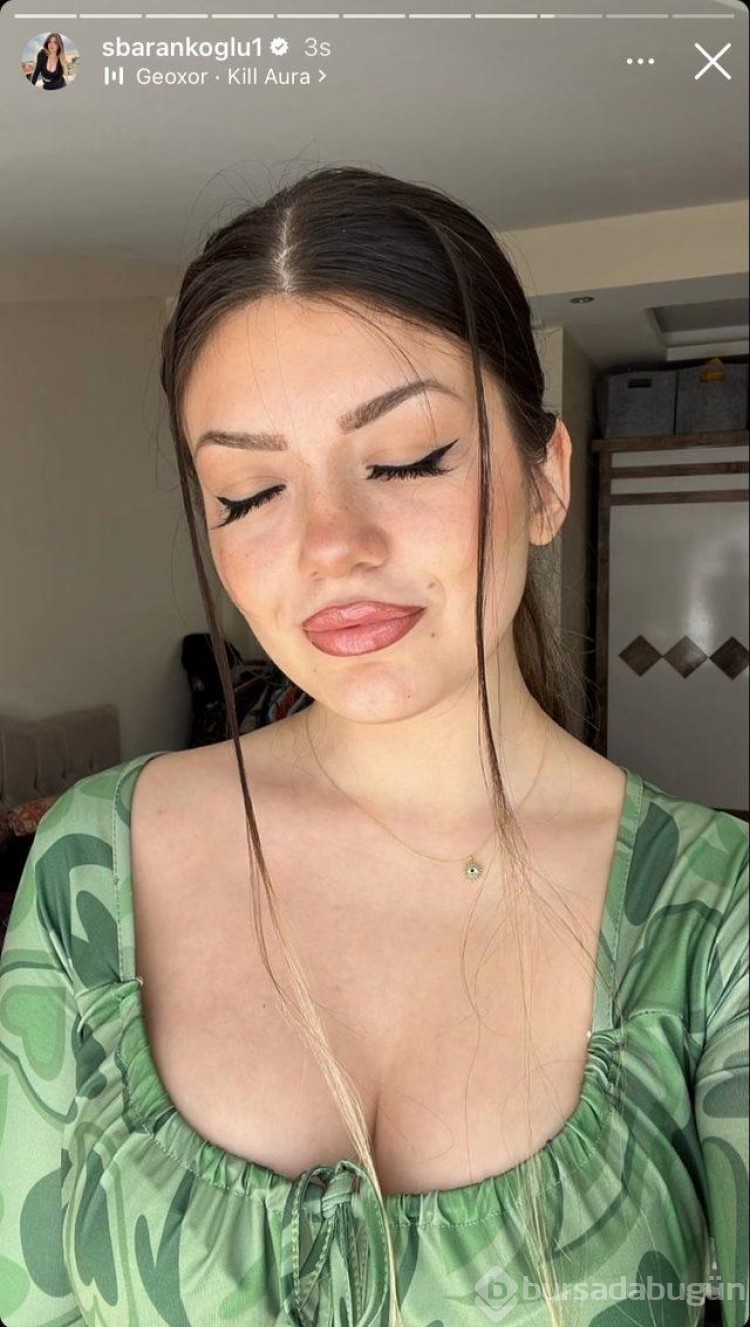 TikTok Fenomeni Simge Barankoğlu'nun dekolteli pozlarına bir bakan bir daha baktı