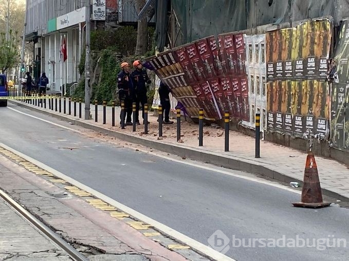 5 katlı metruk bina çöktü