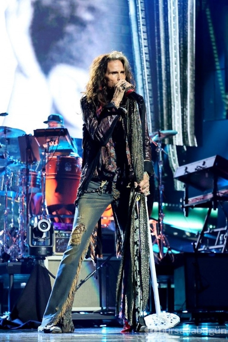  Steven Tyler cinsel taciz iddialarını reddetti
