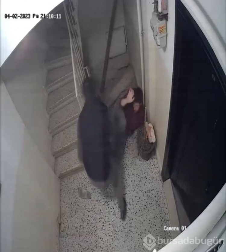 Kiracıya 'evden çık' dayağı; o anlar kamerada