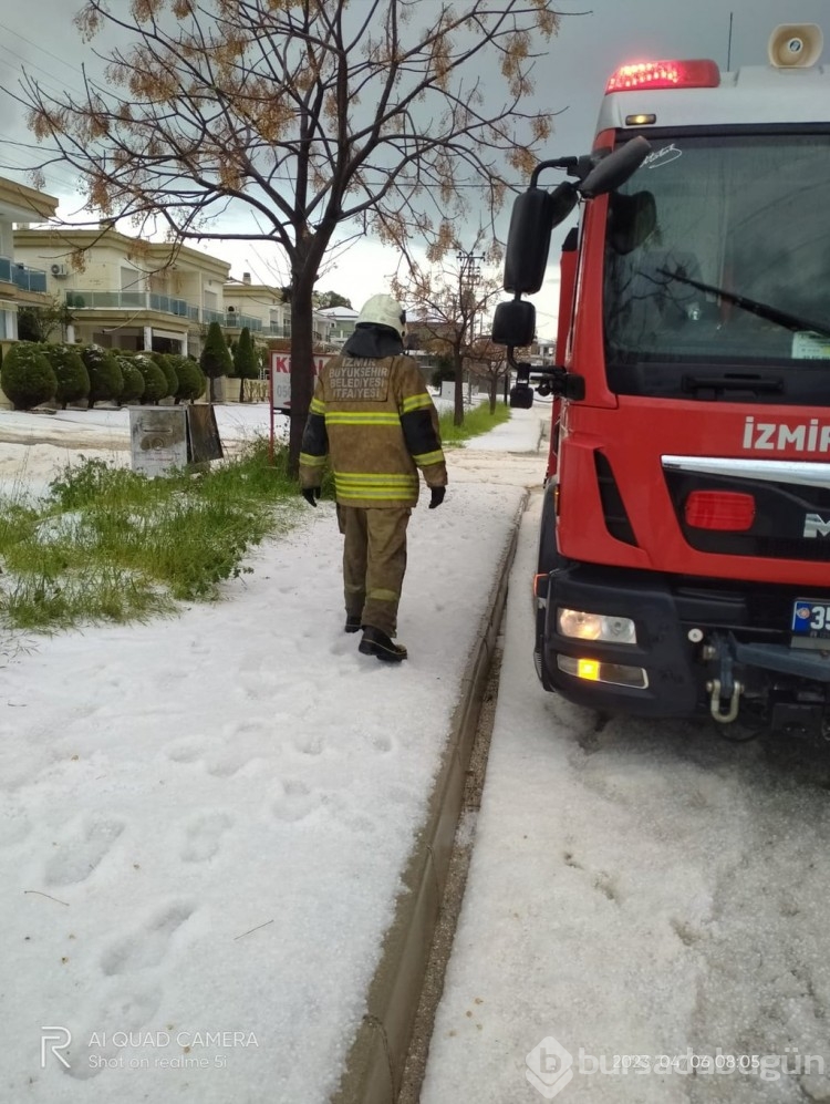Çeşmede plajlar beyaza büründü