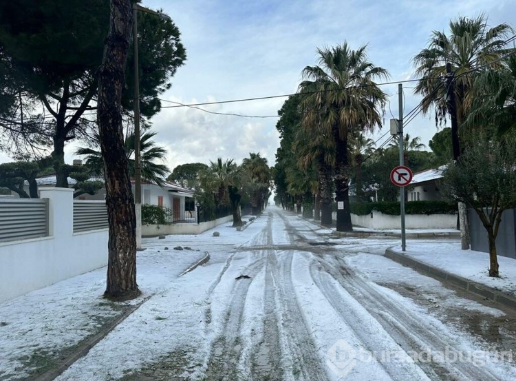 Çeşmede plajlar beyaza büründü