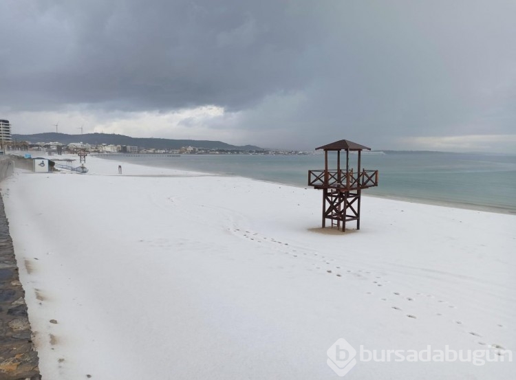 Çeşmede plajlar beyaza büründü