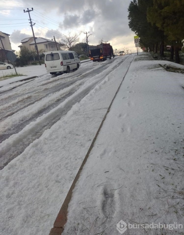 Çeşmede plajlar beyaza büründü