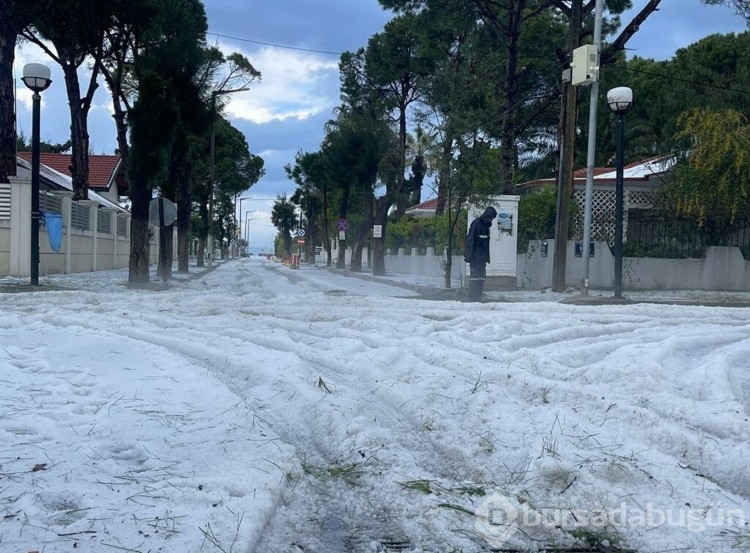 Çeşmede plajlar beyaza büründü
