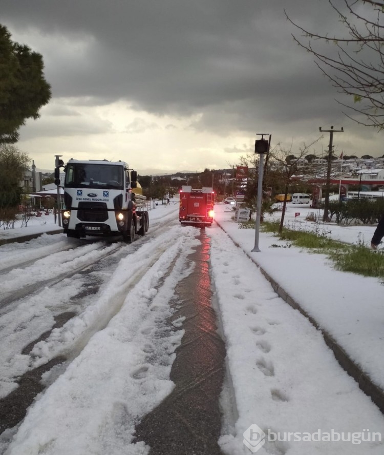 Çeşmede plajlar beyaza büründü
