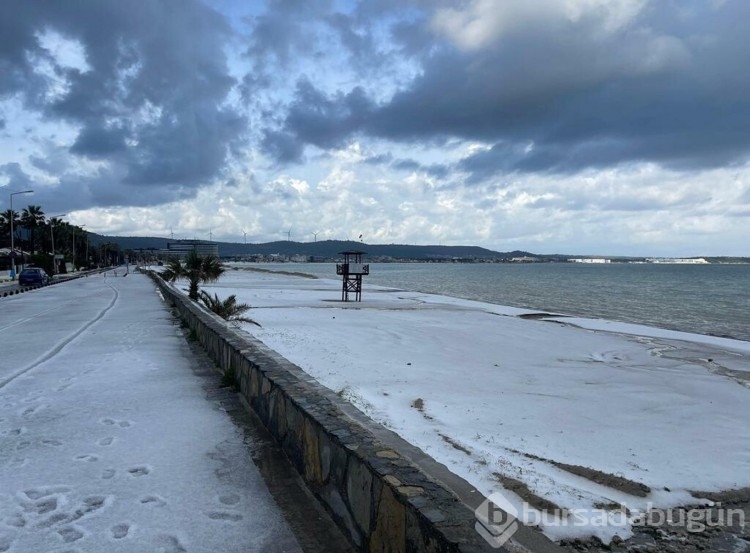 Çeşmede plajlar beyaza büründü
