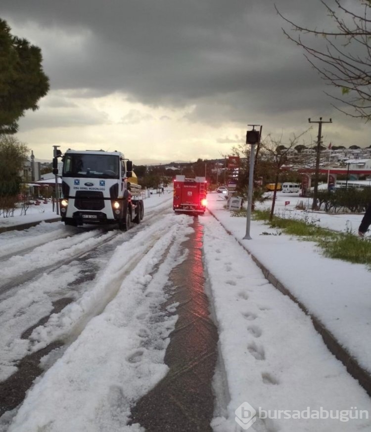 Çeşmede plajlar beyaza büründü