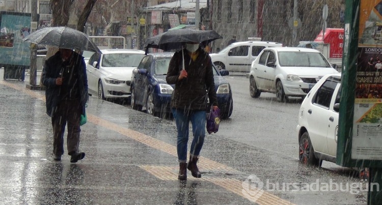Kars'ta dolu yağışı etkili oldu