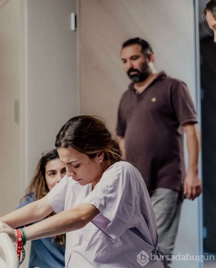 Burcu Kara doğum anlarına ait kareleri paylaştı