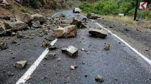 Adana'da üzerine kaya devrilen otomobildeki 4 öğretmen öldü!