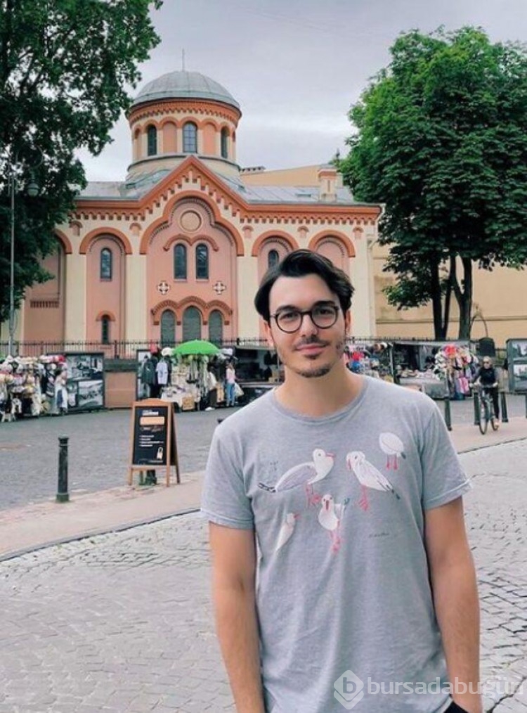 Oyuncu Zerrin Tekindor'un oğlu da kendi gibi ünlü çıktı!