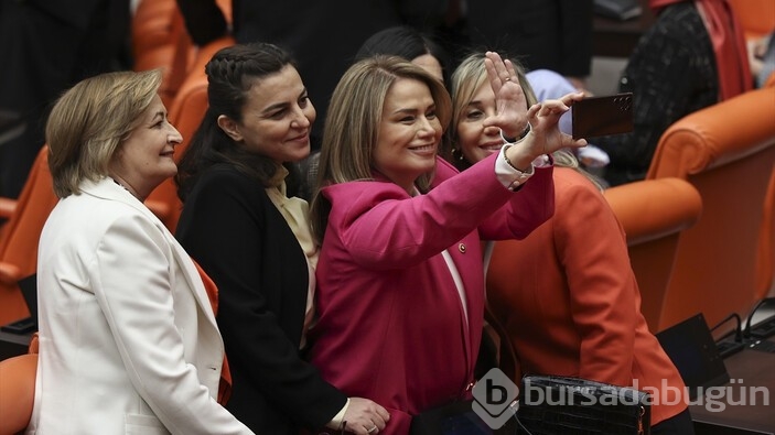 TBMM tatile girerken vekillerden hatıra fotoğrafı 