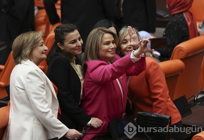 TBMM tatile girerken vekillerden hatıra fotoğrafı 