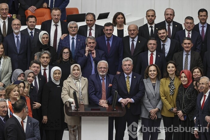 TBMM tatile girerken vekillerden hatıra fotoğrafı 
