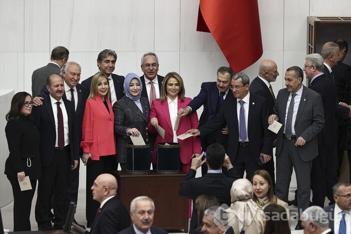 TBMM tatile girerken vekillerden hatıra fotoğrafı 