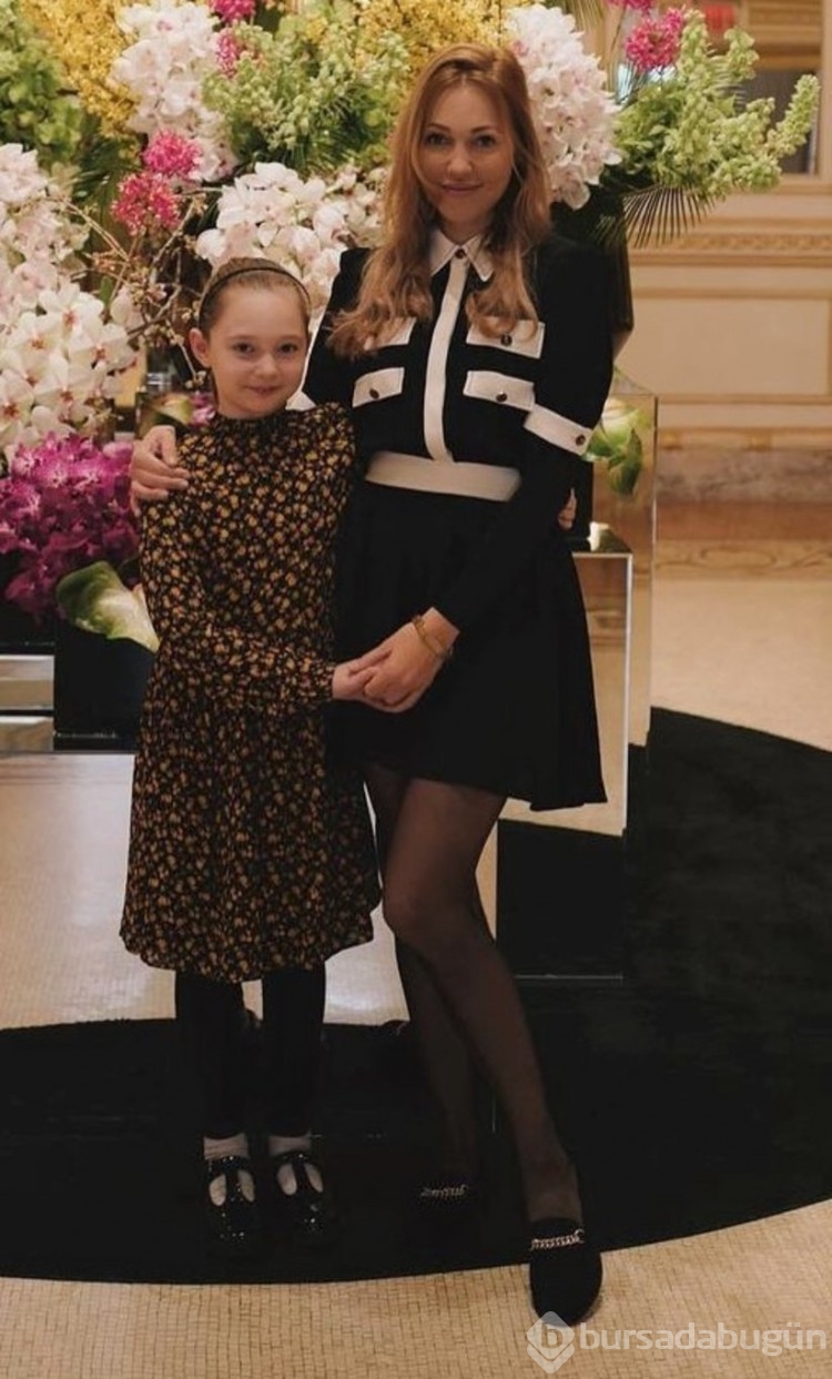 Meryem Uzerli kızı Lara ile objektiflere poz verdi