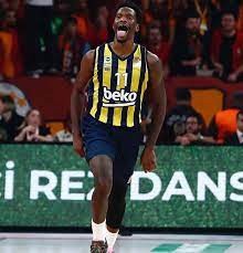 Davis üç sezon daha Fenerbahçe Beko&acute;da