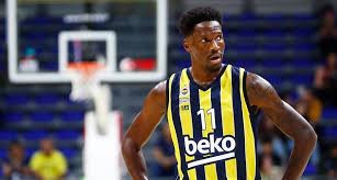 Davis üç sezon daha Fenerbahçe Beko&acute;da