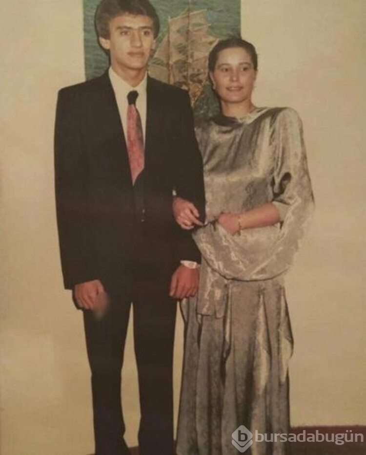 Başarılı oyuncu Uraz Kaygılaroğlu annesini paylaştı